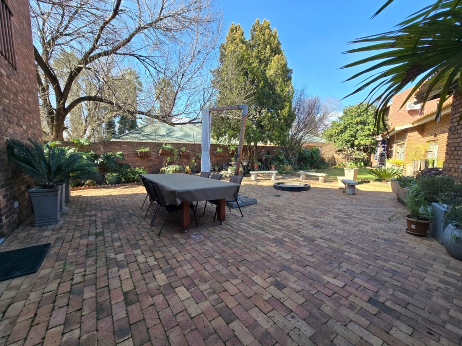 8 Bedroom Property for Sale in Grimbeeck Park North West